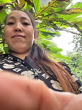 Snapshot of Huong-Ly chatting on 10-28-25, 05:33 Huong-Ly online show from 10-28-25, 05:33