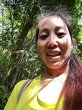 Snapshot of Huong-Ly chatting on 10-30-25, 01:29 Huong-Ly online show from 10-30-25, 01:29