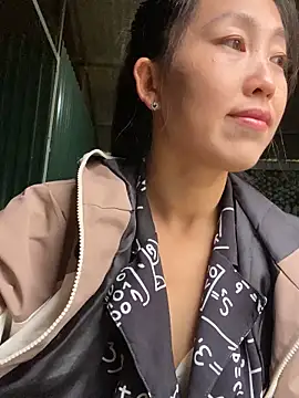 Snapshot of Huong-Ly chatting on 11-11-25, 02:11 Huong-Ly online show from 11-11-25, 02:11