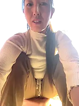 Snapshot of Huong-Ly chatting on 11-26-25, 02:01 Huong-Ly online show from 11-26-25, 02:01