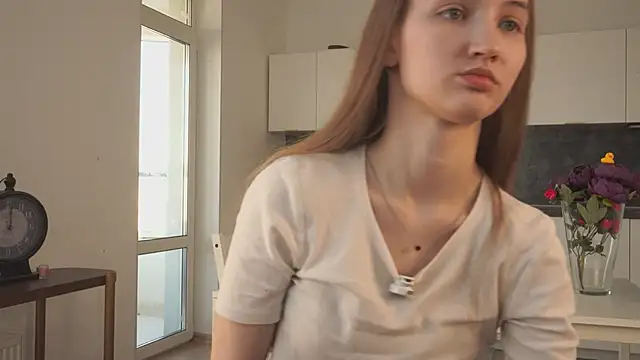 Snapshot of HenriettaCoppinger chatting on 10-18-25, 10:05 HenriettaCoppinger online show from 10-18-25, 10:05