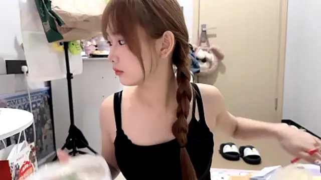 Snapshot of Ann-cookie chatting on 11-12-25, 02:17 Ann-cookie online show from 11-12-25, 02:17