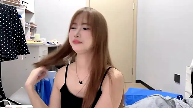 Snapshot of Ann-cookie chatting on 12-01-25, 04:34 Ann-cookie online show from 12-01-25, 04:34