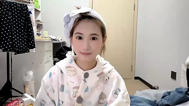 Snapshot of Ann-cookie chatting on 12-02-25, 02:56 Ann-cookie online show from 12-02-25, 02:56