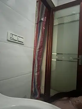 crhong666 online show from 02-07-26, 12:47