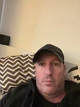 Snapshot of LesAmantsAE2 chatting on 02-28-26, 02:51 LesAmantsAE2 online show from 02-28-26, 02:51