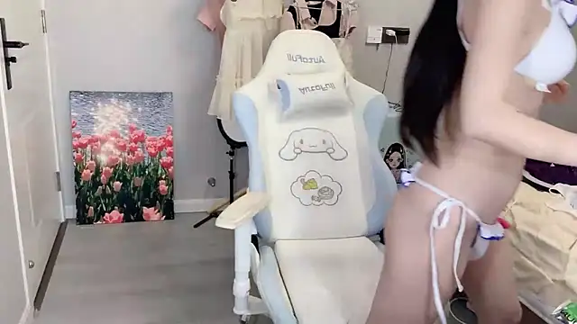 Snapshot of Sheepoooooooo chatting on 10-12-25, 08:35 Sheepoooooooo online show from 10-12-25, 08:35