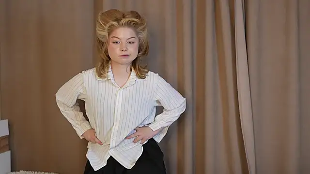 Stella Vanila online show from 10-08-25, 01:14