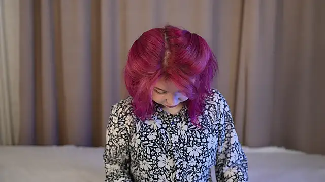 Stella Vanila online show from 10-21-25, 01:50