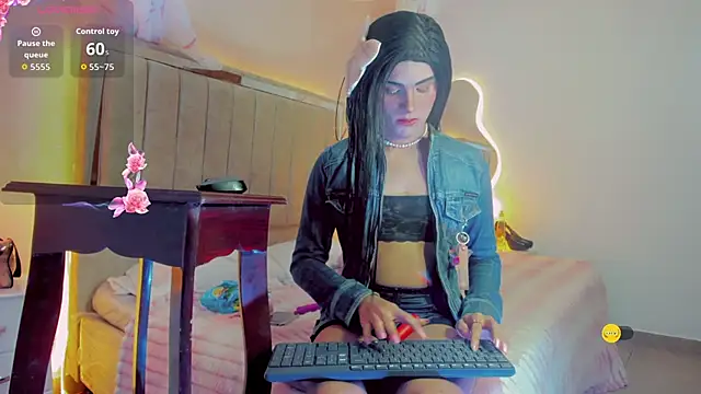 Snapshot of Daniela_sanchezx chatting on 10-12-25, 07:24 Daniela sanchezx online show from 10-12-25, 07:24