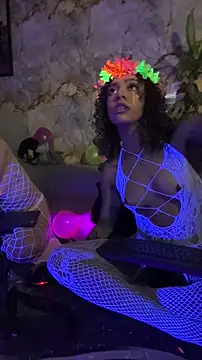 Snapshot of hannachris- chatting on 10-28-25, 12:36 hannachris- online show from 10-28-25, 12:36