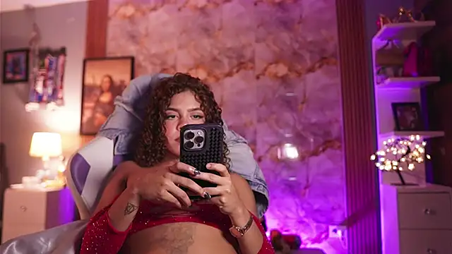 Snapshot of hannachris- chatting on 11-21-25, 11:25 hannachris- online show from 11-21-25, 11:25