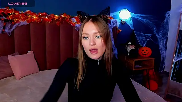 EvelynPoole online show from 10-24-25, 01:35