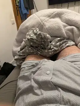 Snapshot of gigolobcn chatting on 12-21-25, 06:42 gigolobcn online show from 12-21-25, 06:42