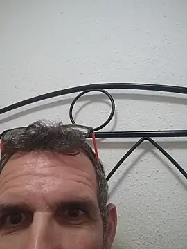 Snapshot of gigolobcn chatting on 12-21-25, 08:49 gigolobcn online show from 12-21-25, 08:49