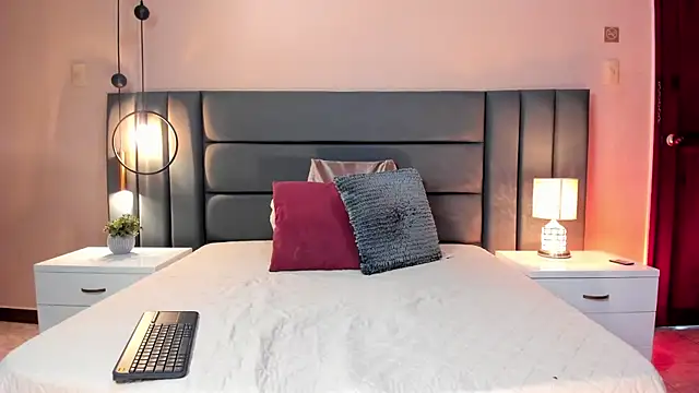 DaphneBeaumont online show from 10-08-25, 12:14