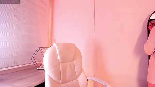 Emma  clark  online show from 12-19-25, 12:45