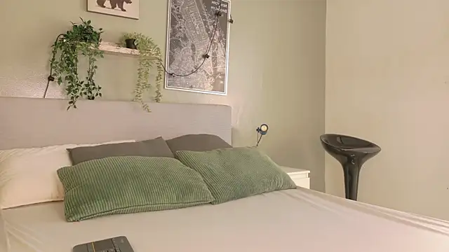 Nickifox   online show from 10-21-25, 07:25