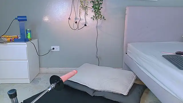 Nickifox   online show from 01-13-26, 09:20