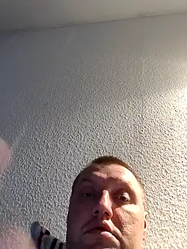 Snapshot of Brutalle88 chatting on 10-18-25, 04:19 Brutalle88 online show from 10-18-25, 04:19