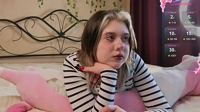 Snapshot of IrisSoCute chatting on 09-19-25, 08:27 IrisSoCute online show from 09-19-25, 08:27