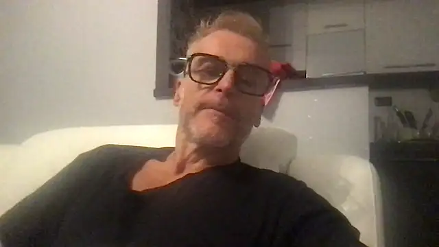 Axl hot online show from 09-22-25, 07:16