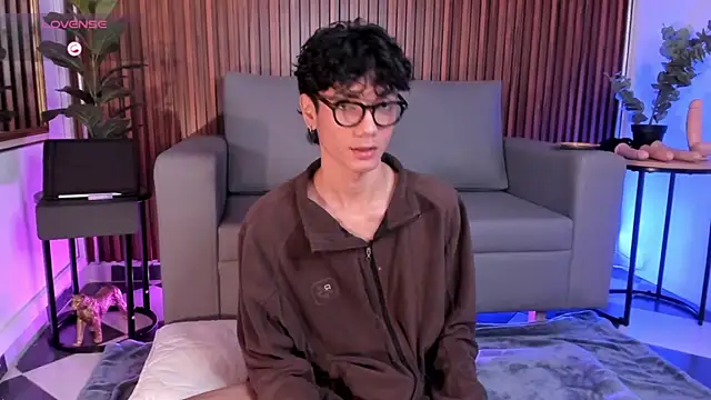 Snapshot of Phillicious__ chatting on 02-20-26, 11:38 Phillicious online show from 02-20-26, 11:38