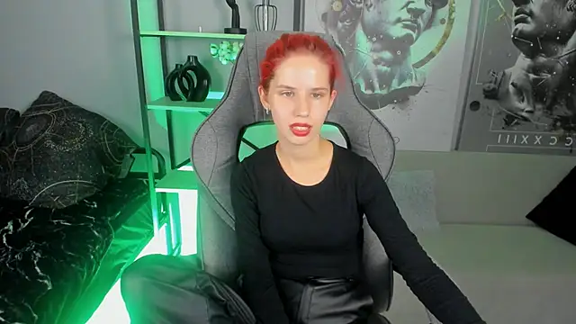 Snapshot of NitaNihil chatting on 10-18-25, 08:09 NitaNihil online show from 10-18-25, 08:09