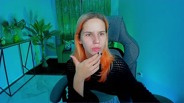 Snapshot of NitaNihil chatting on 12-01-25, 07:02 NitaNihil online show from 12-01-25, 07:02