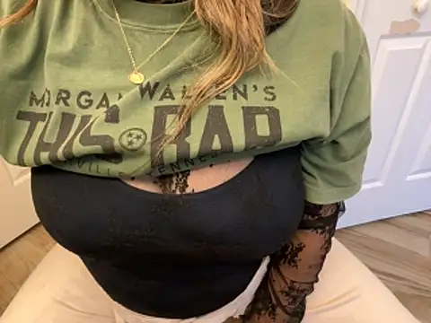 Snapshot of MissElizabethXoXo chatting on 11-16-25, 10:15 MissElizabethXoXo online show from 11-16-25, 10:15