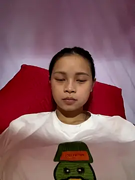 Snapshot of Em-Tho07 chatting on 10-13-25, 07:52 Em-Tho07 online show from 10-13-25, 07:52