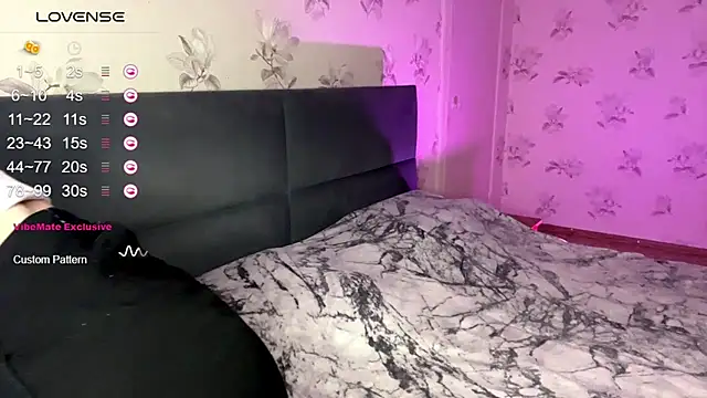 DiaDavidson online show from 10-13-25, 06:19