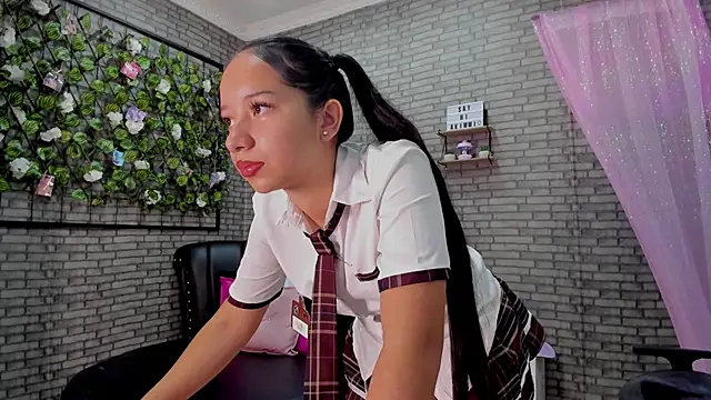 akimy teen online show from 10-24-25, 01:18