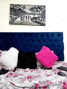 QUEEN DIVAXX online show from 11-24-25, 09:20