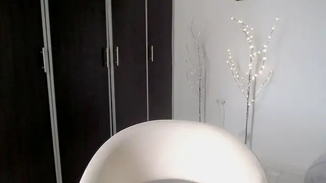 Darlyn big online show from 11-20-25, 07:13