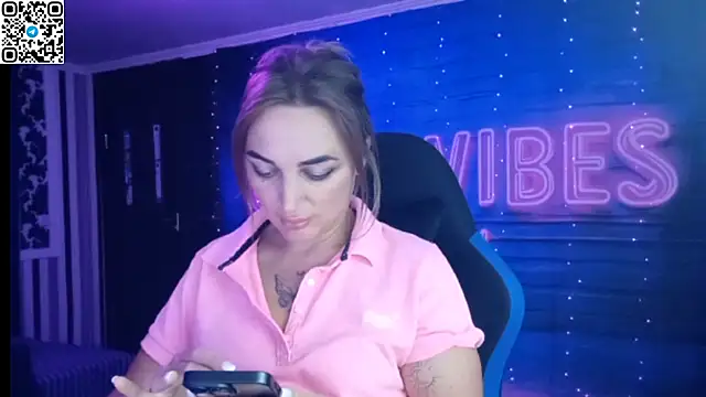 Snapshot of Blonde_Temptation chatting on 09-12-25, 10:43 Blonde Temptation online show from 09-12-25, 10:43