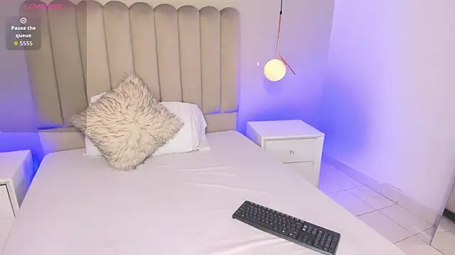 Dani rosse  online show from 11-18-25, 01:04