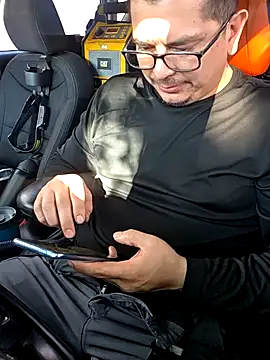 Snapshot of lucho8690 chatting on 10-14-25, 08:42 lucho8690 online show from 10-14-25, 08:42