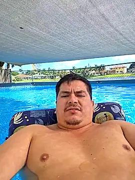 Snapshot of lucho8690 chatting on 10-18-25, 07:47 lucho8690 online show from 10-18-25, 07:47