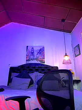 Eymmy 24 online show from 10-17-25, 03:10