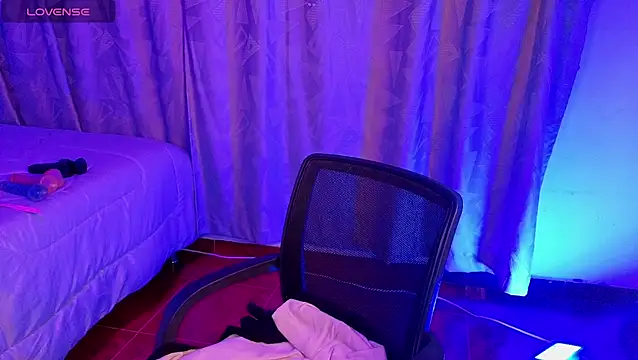 Eymmy 24 online show from 12-16-25, 01:43