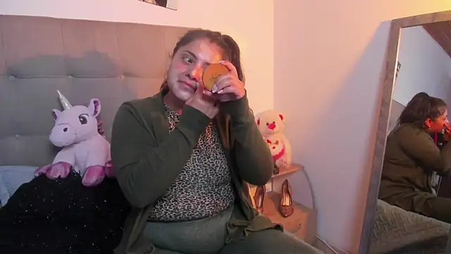 TifanyAmazinng online show from 11-12-25, 12:49