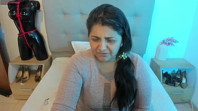 TifanyAmazinng online show from 01-06-26, 01:37