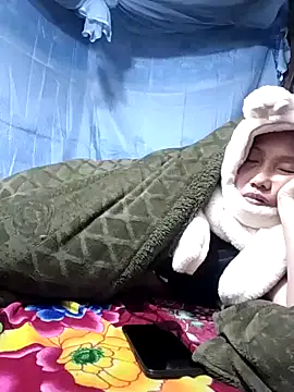 Snapshot of PhamPm70 chatting on 12-18-25, 01:06 PhamPm70 online show from 12-18-25, 01:06