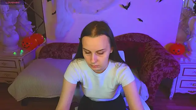 Snapshot of Kelly_Cartier chatting on 10-17-25, 12:30 Kelly Cartier online show from 10-17-25, 12:30