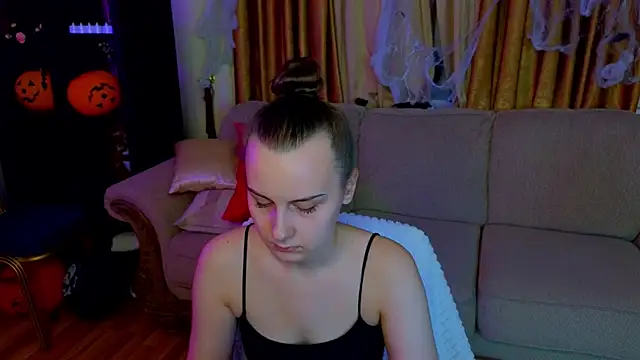 Snapshot of Kelly_Cartier chatting on 10-29-25, 12:18 Kelly Cartier online show from 10-29-25, 12:18