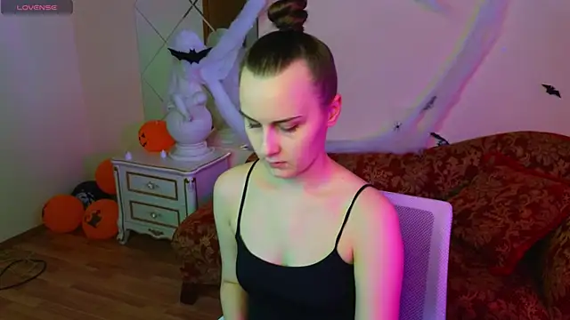 Snapshot of Kelly_Cartier chatting on 11-01-25, 11:34 Kelly Cartier online show from 11-01-25, 11:34