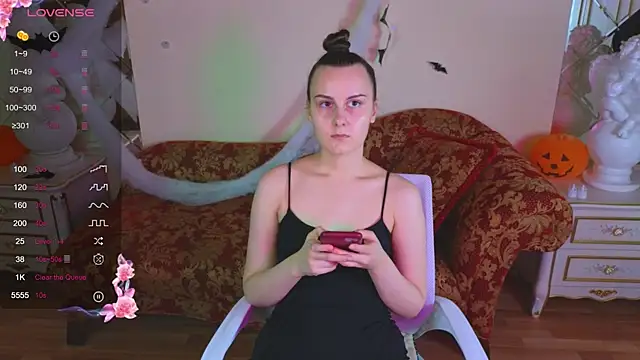 Snapshot of Kelly_Cartier chatting on 11-06-25, 12:28 Kelly Cartier online show from 11-06-25, 12:28