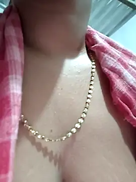 Snapshot of Magic-heart1 chatting on 10-17-25, 11:40 Magic-heart1 online show from 10-17-25, 11:40