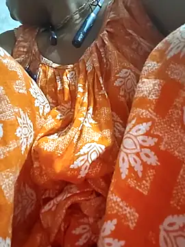 Snapshot of Magic-heart1 chatting on 10-24-25, 11:12 Magic-heart1 online show from 10-24-25, 11:12